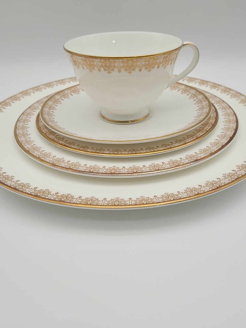 Royal Doulton White and Gold Trim Teacup Dinner Salad Plates Gold Lace H4989
